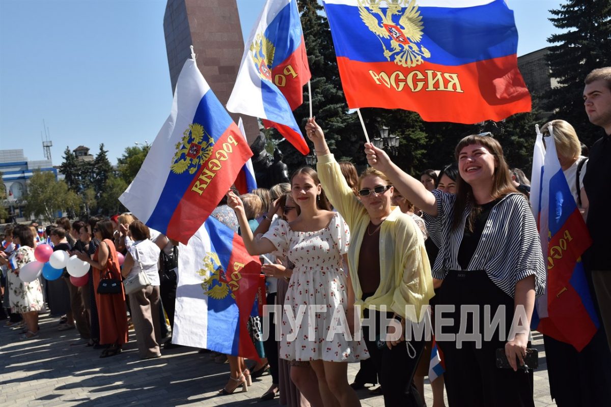 В Антраците прошло торжественное мероприятие по случаю празднования Дня Государственного флага России