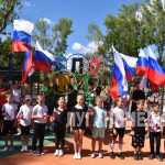 В стахановской школе открыли новую спортивную площадку