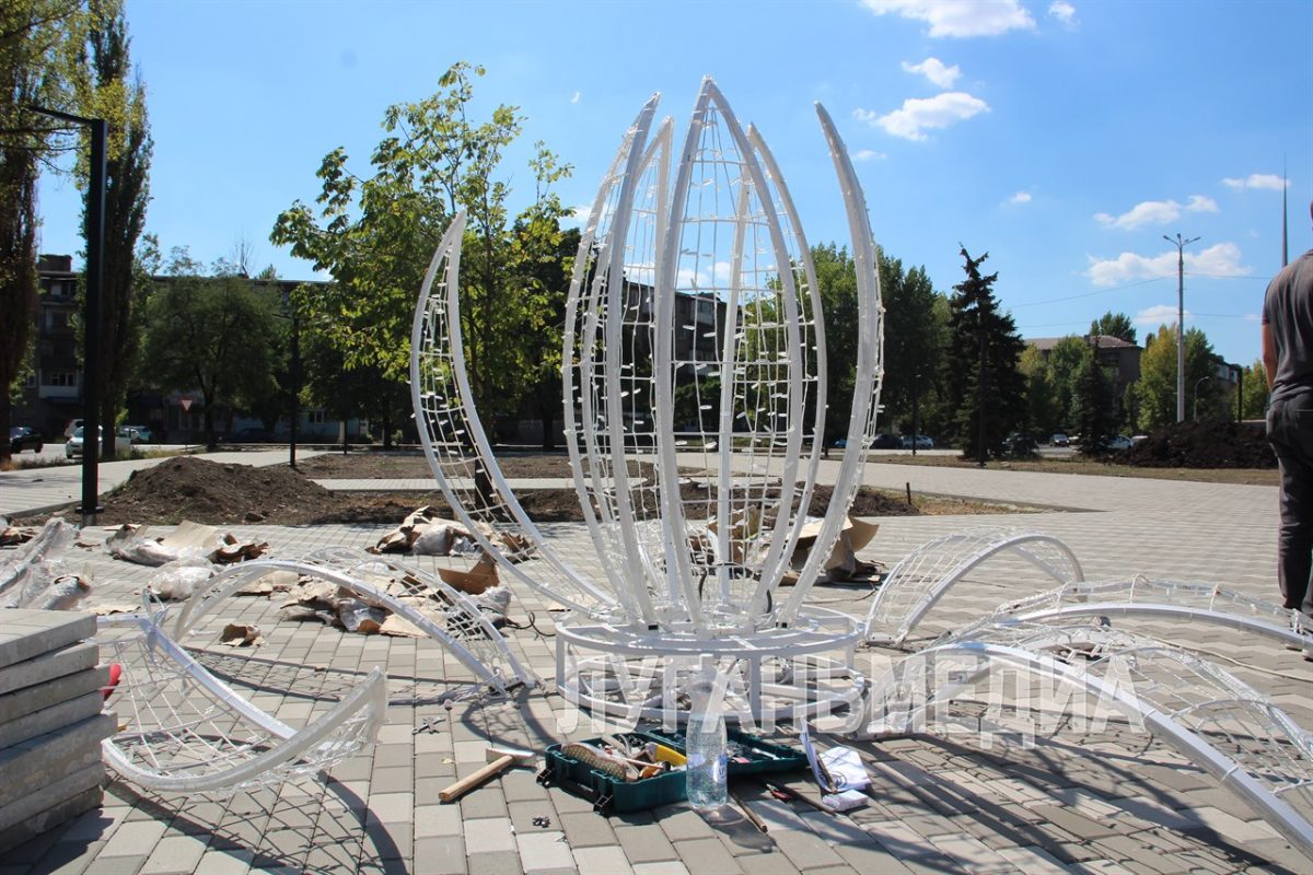 В рамках реализации федерального проекта продолжаются работы по реконструкции площади в Алчевске