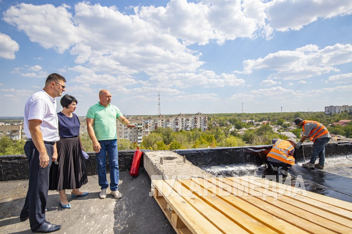 Зампредседателя Правительства ЛНР и участник программы «Герои Луганщины» провели мониторинг капремонта домов в Луганске