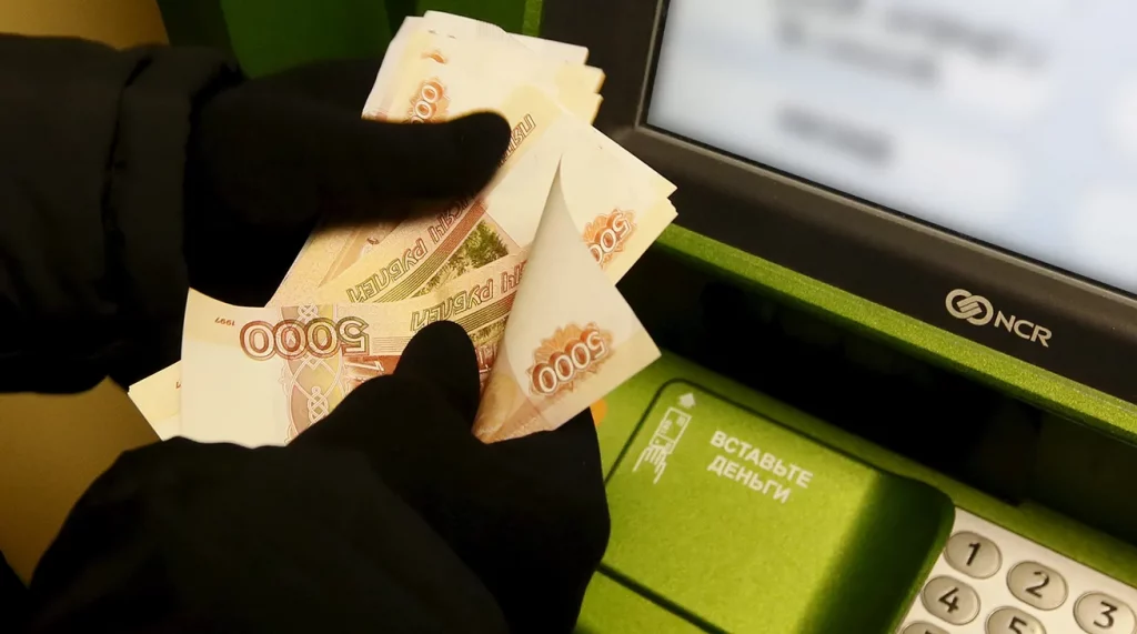 Можно ли вернуть похищенные мошенниками со счета деньги
