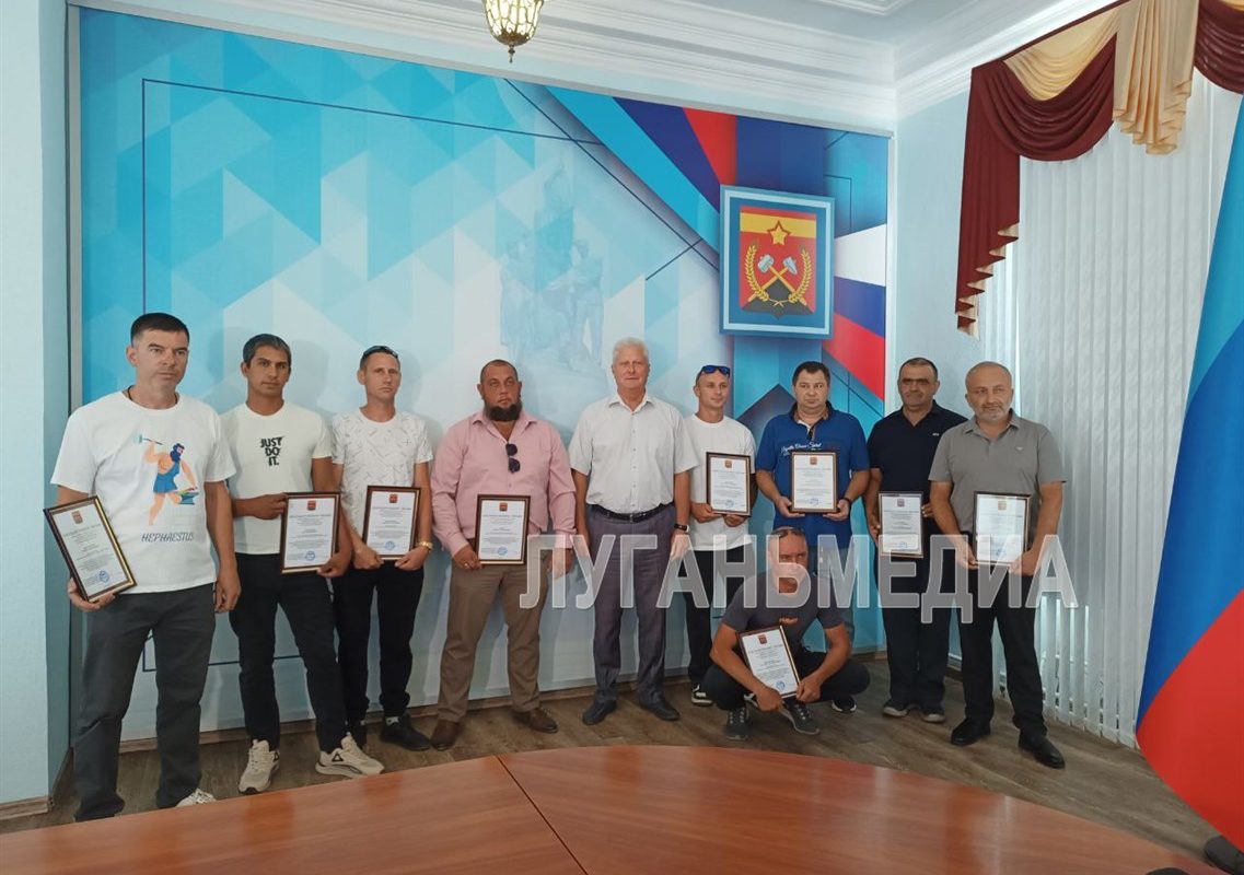 В преддверии профессионального праздник в Краснодоне чествовали строителей
