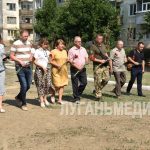 Антрацитовцы почтили память погибших мирных жителей в результате авиаудара по городу в 2014 году