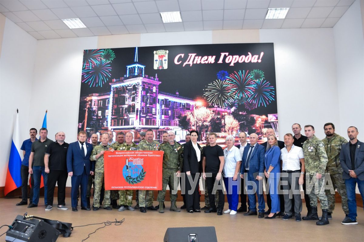 В Администрации Луганска состоялась праздничная программа, посвященная 230-й годовщине образования столицы республики
