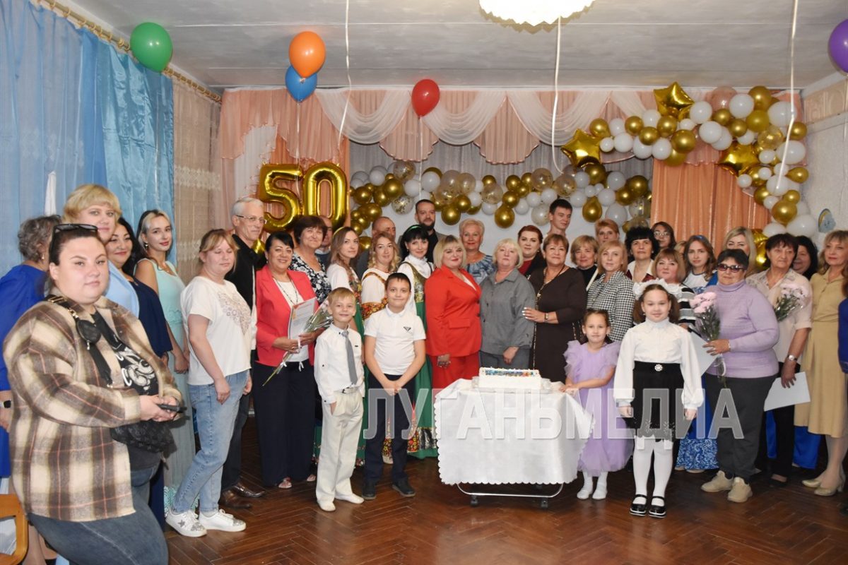 Краснолучский ясли-сад компенсирующего типа № 45 «Колокольчик» отметил 50-летие