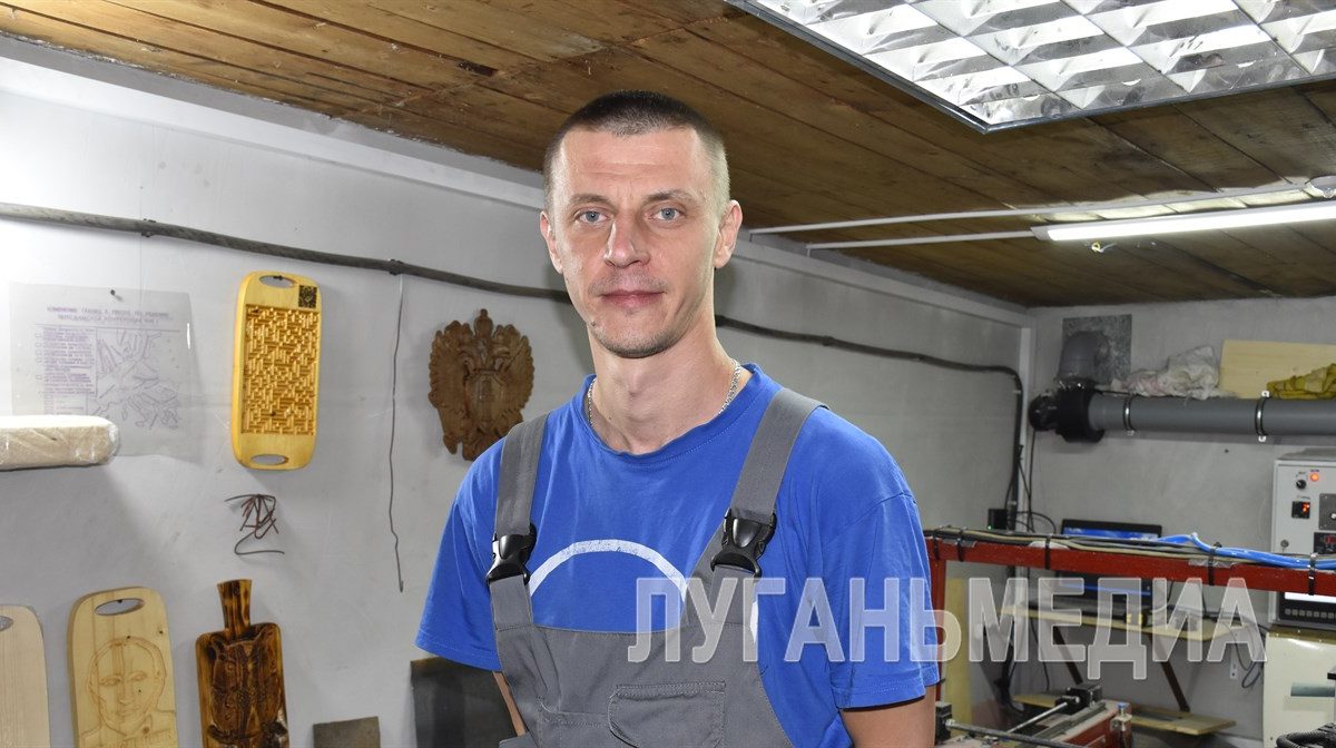 Многодетный отец из Красного Луча оформил социальный контракт на открытие своего дела