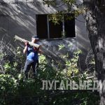 В Славяносербске провели очередной субботник