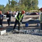 В Кировске активно идут строительные работы по благоустройству городского сквера на улице Войкова