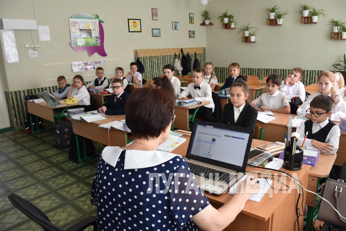 Внедрение цифровых систем в образовательный процесс обсудили антрацитовские педагоги и родители школьников