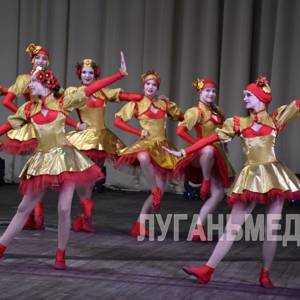 В Красном Луче состоялся концерт, посвященный годовщине воссоединения с Россией