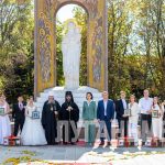 В центре Луганска прошел бал молодоженов