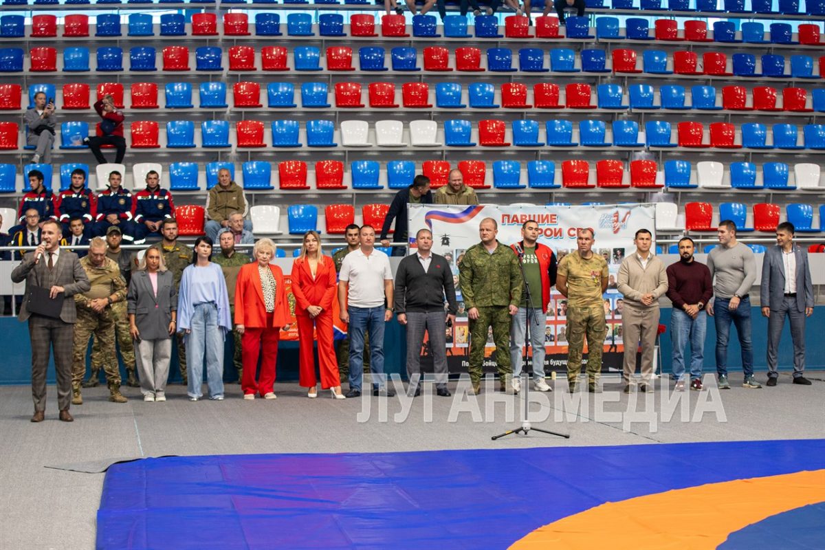 В Луганске стартовал турнир по греко-римской борьбе, посвященный памяти участников СВО