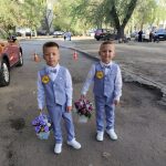 Теперь они не только братья – они еще и одноклассники!