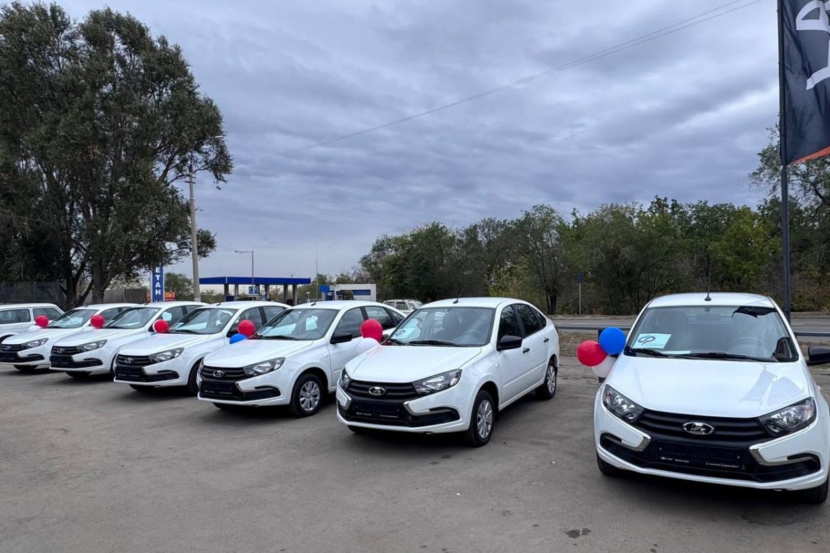 Отделение Соцфонда России по ЛНР вручило 6 автомобилей пострадавшим на производстве  