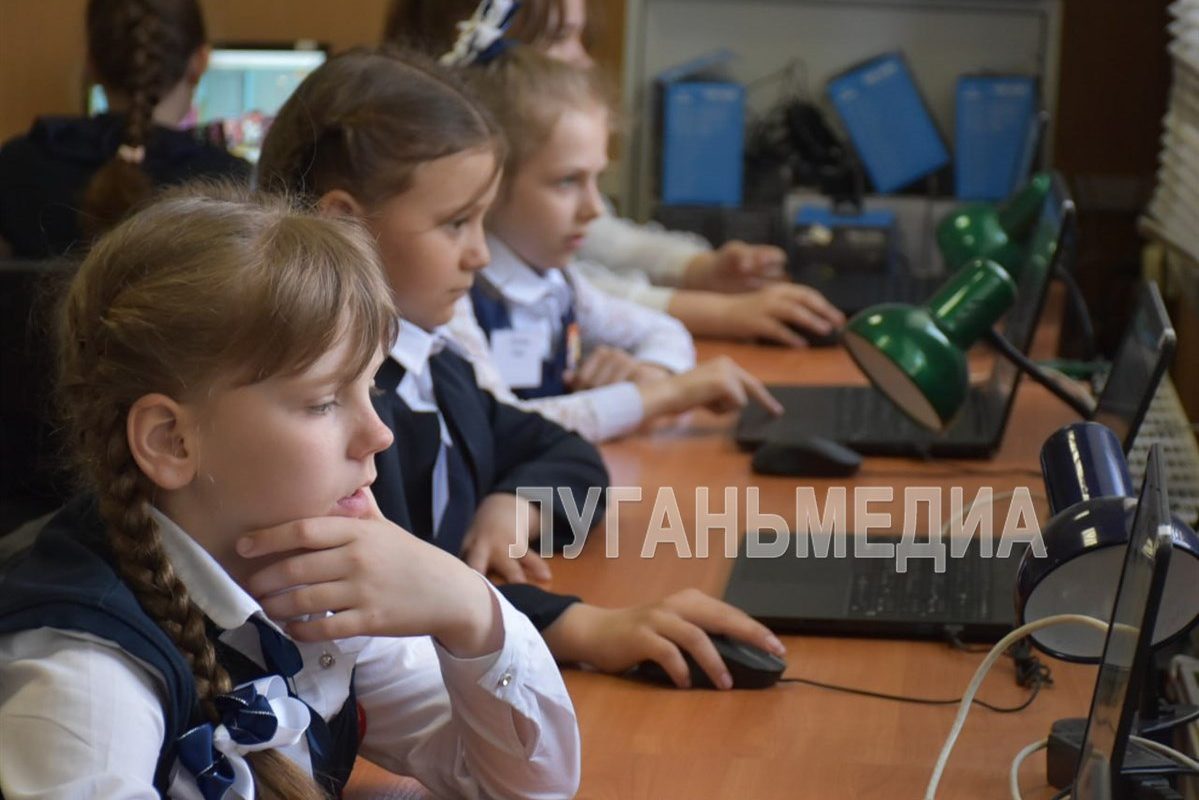 Школы ЛНР будут расширять использование отечественных ИИ-сервисов