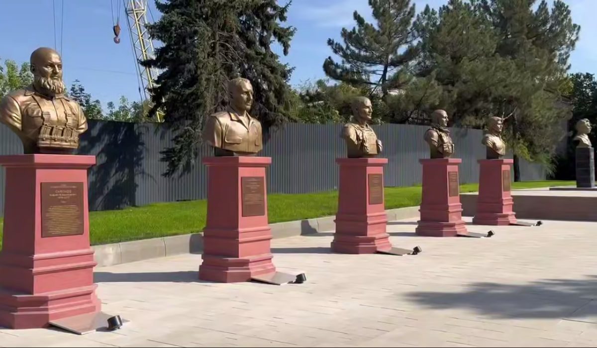 Леонид Пасечник: «В центре Луганска открыли Аллею Российской Славы»