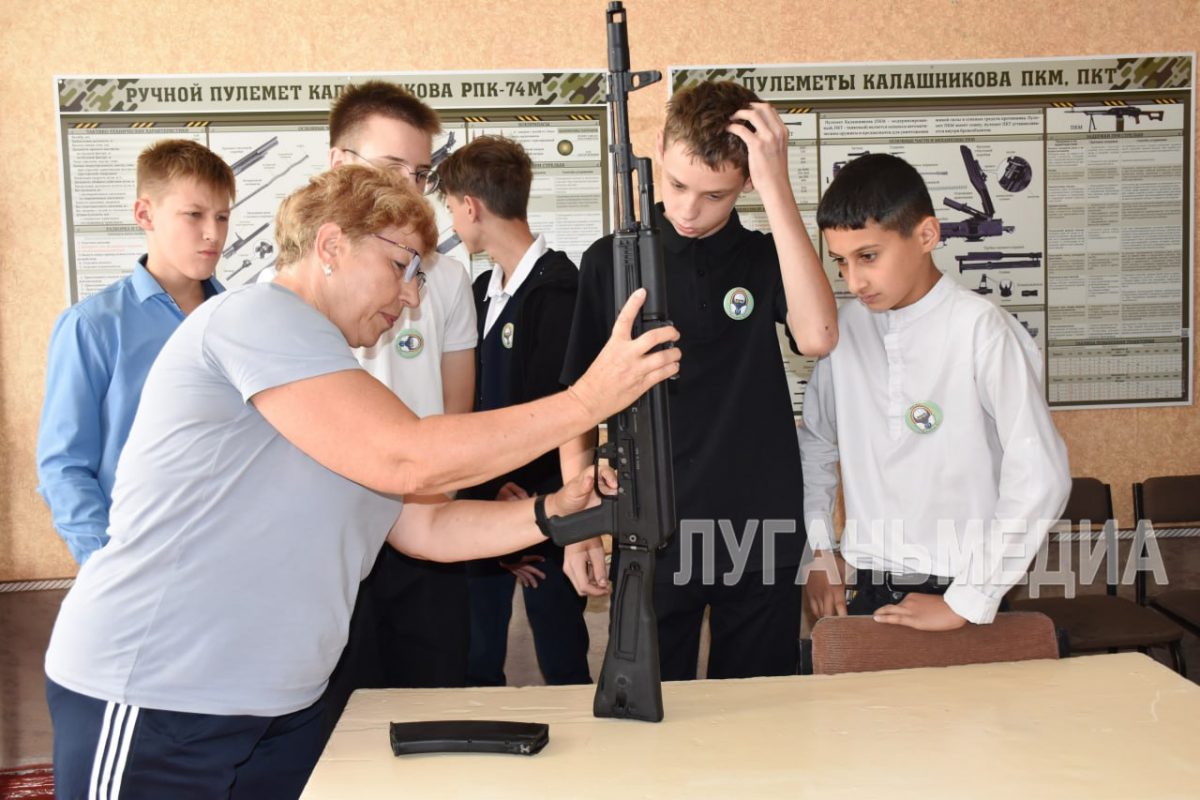 В школы Краснолучского округа поступило новое оборудование для уроков ОБЗР и труда
