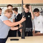 В школы Краснолучского округа поступило новое оборудование для уроков ОБЗР и труда