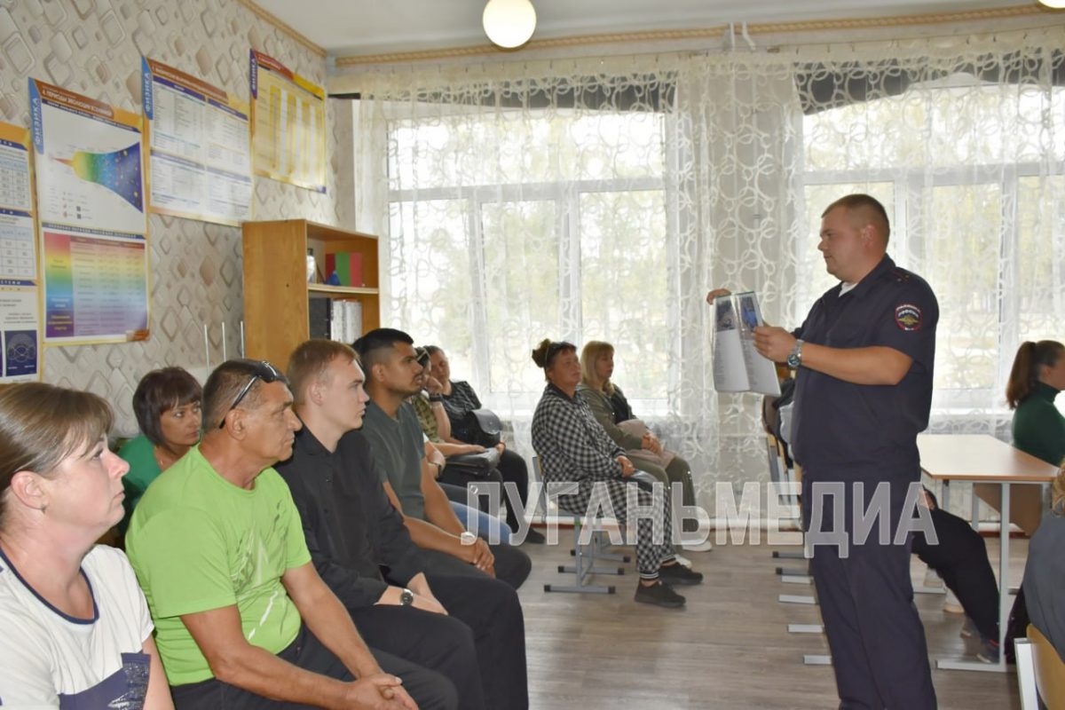 В селе Бондаровке Марковского округа состоялся брифинг, посвященный безопасности детей на дорогах