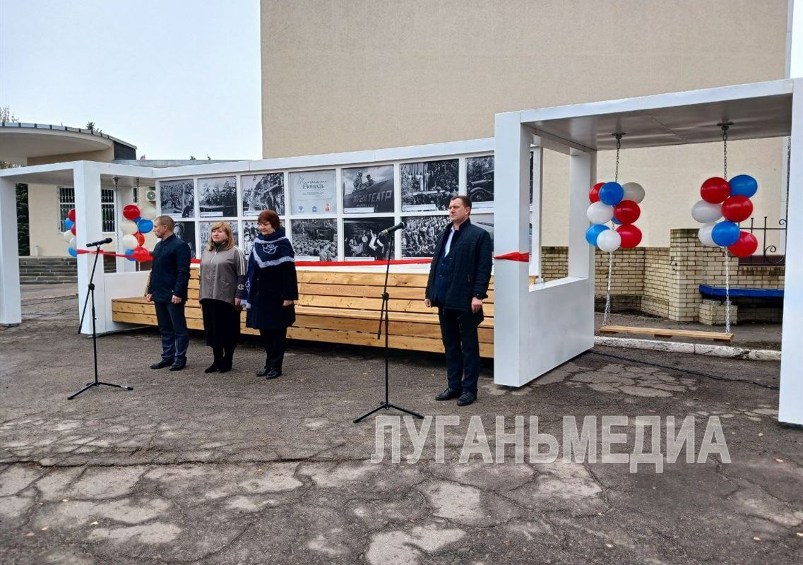 В Первомайске открылась постоянная уличная выставка «Театральная площадь»