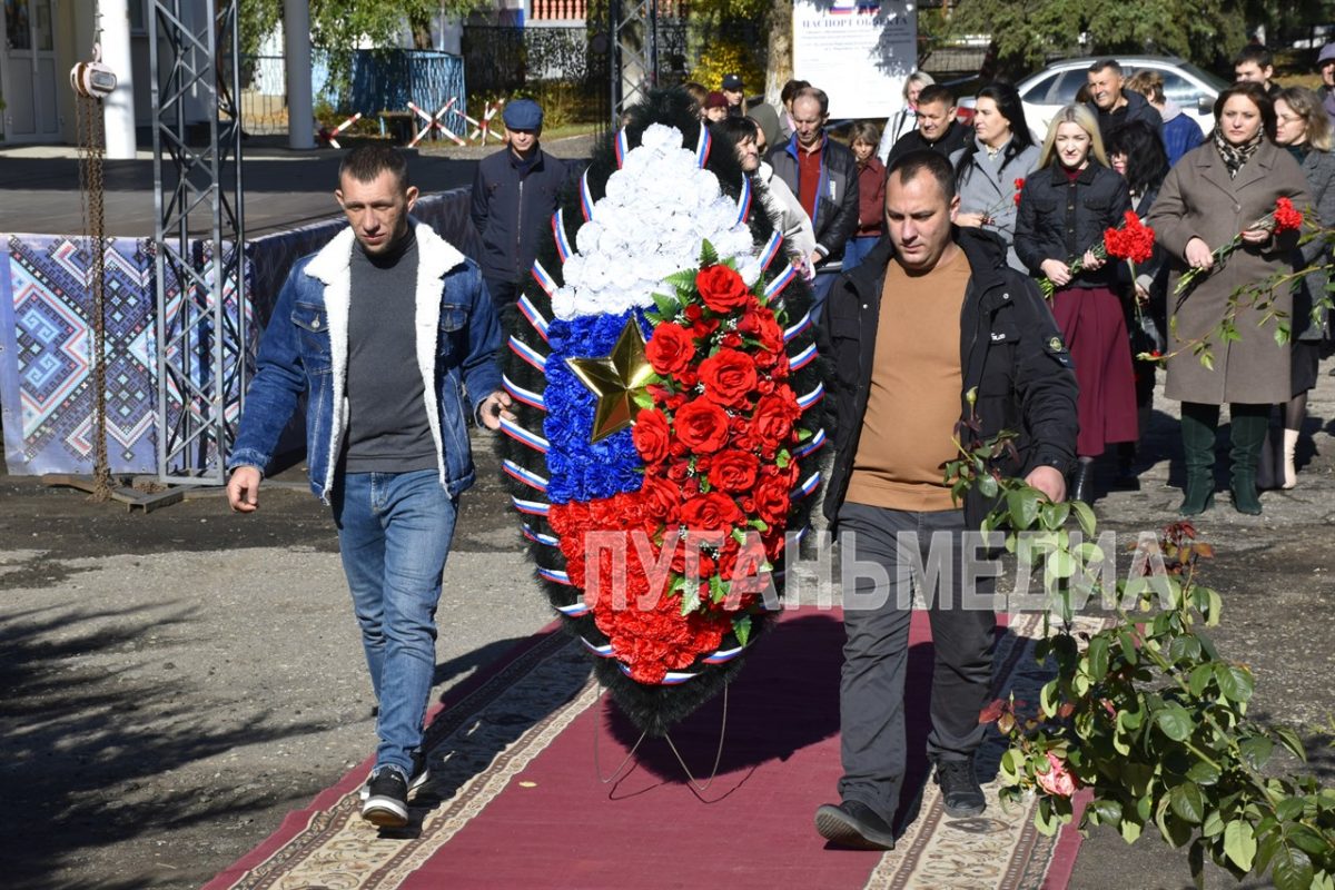 Торжественный митинг, посвященный Дню рождения Андрея Еременко состоялся в пгт Марковке
