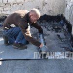 В Краснодоне отремонтирована кровля дома по адресу Микроцентр, 18