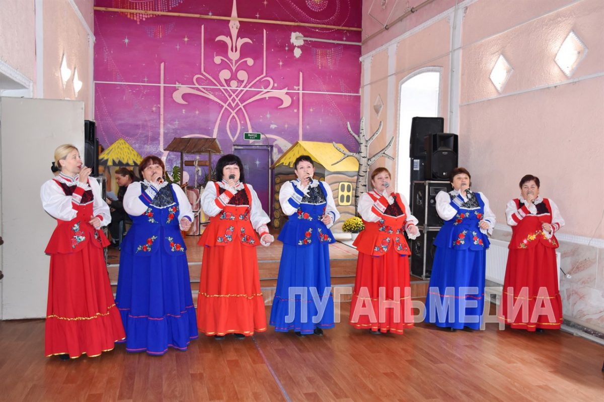 В Краснолучском центре культуры состоялся яркий народный праздник «Казачьи забавы»