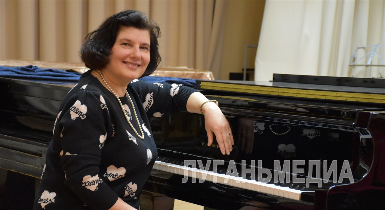 Преподаватель из Алчевска Юлия Спицына стала победителем Общероссийского конкурса «Лучший преподаватель детской школы искусств»