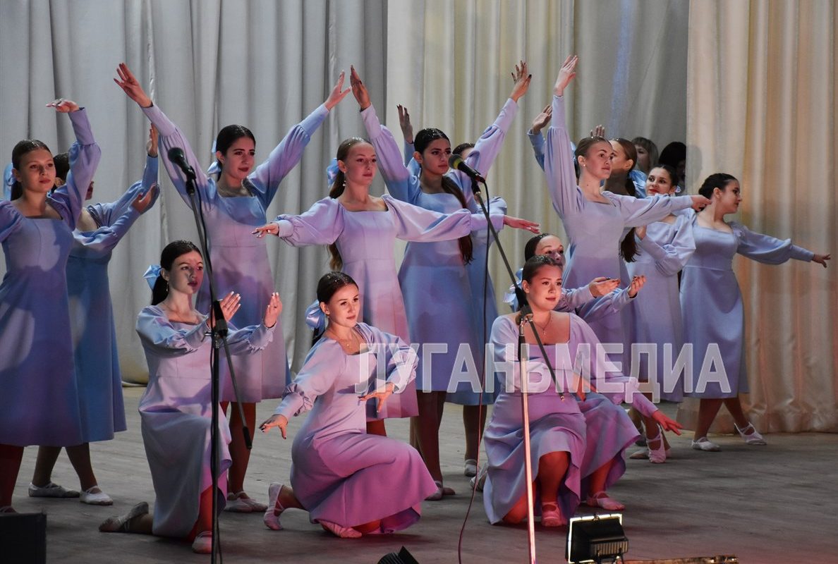 Накануне Дня учителя в Краснолучском дворце творчества детей и юношества состоялся праздничный концерт «Мудрость и&hellip;