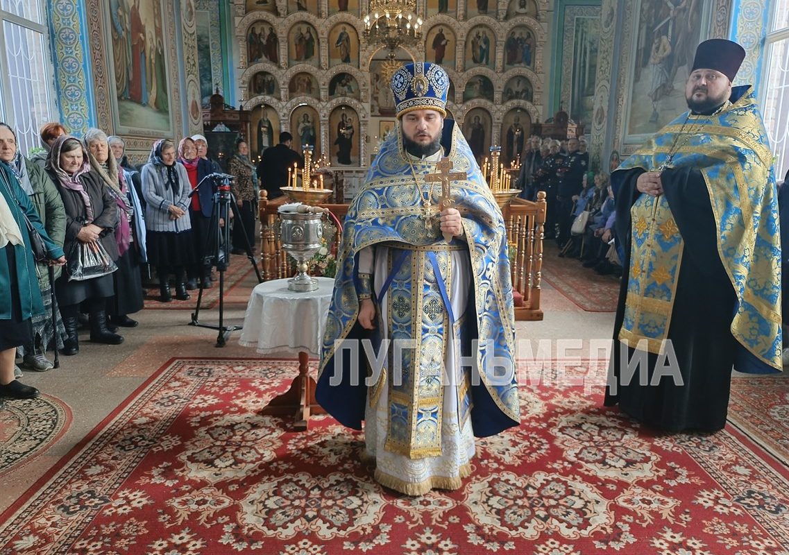В Свято–Николаевском храме Станицы Луганской отметили Покров Пресвятой Богородицы и День казачества ЛНР