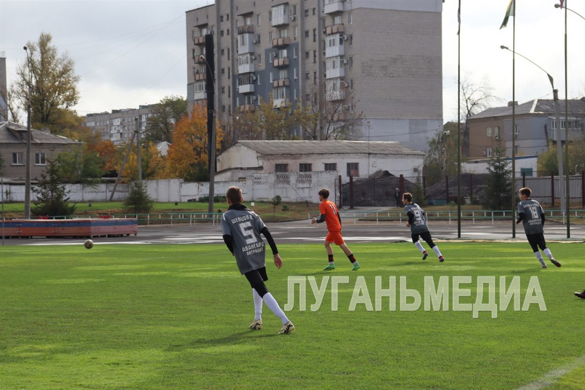 В Свердловске состоялся традиционный турнир, посвященный памяти тренера футбольного клуба «Шахтер»