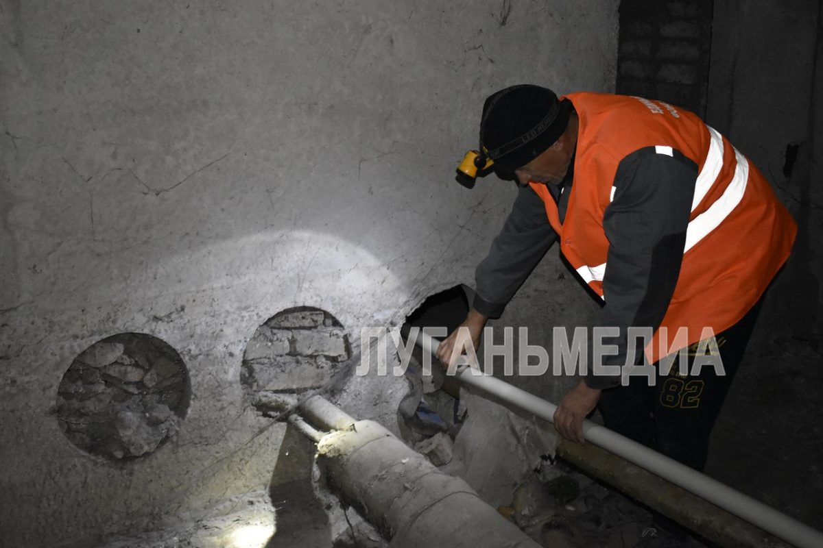 В Брянке Единый региональный фонд по управлению многоквартирными домами на территории ЛНР проводит работы по…