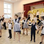Антрацитовская СШ № 9 отметила 90-летие