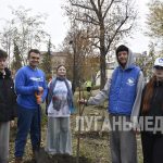 В столице ЛНР высадили новый Сад памяти