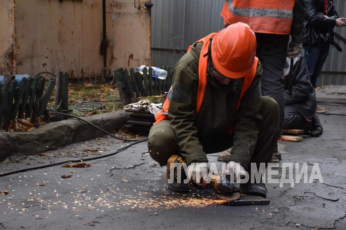 В Алчевске продолжается работа по ликвидации последствий взрыва в жилом доме по улице Гмыри