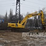 В Алчевске продолжаются работы по прокладке нового участка магистрального водовода взамен изношенной трубы