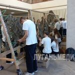 Сенатор РФ Дарья Лантратова посетила волонтерский пункт «Все для победы!» в Свердловске