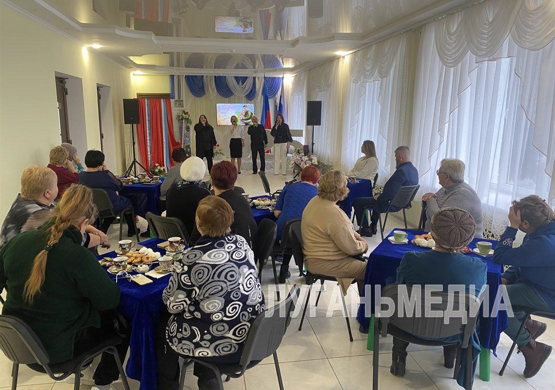 В преддверии Дня матери в Меловом состоялась церемония, посвященная матерям героев