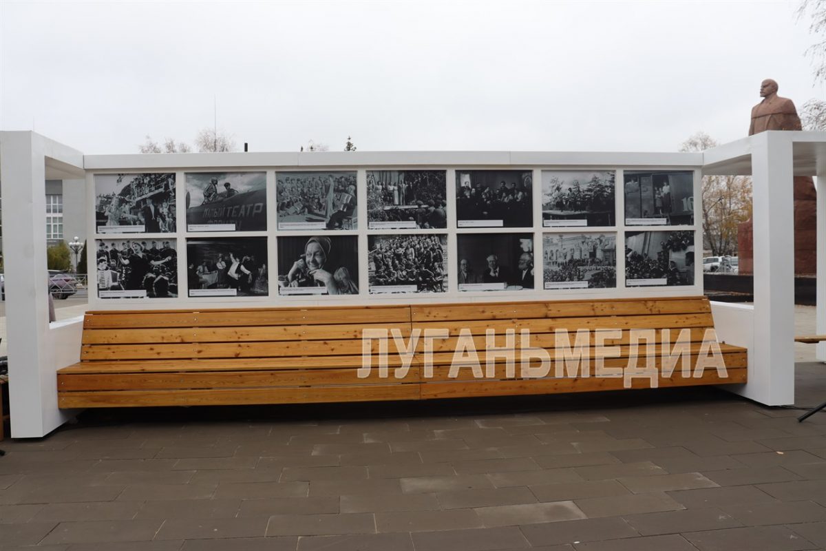 На центральной площади Свердловска открылась выставка «Театральная площадь»