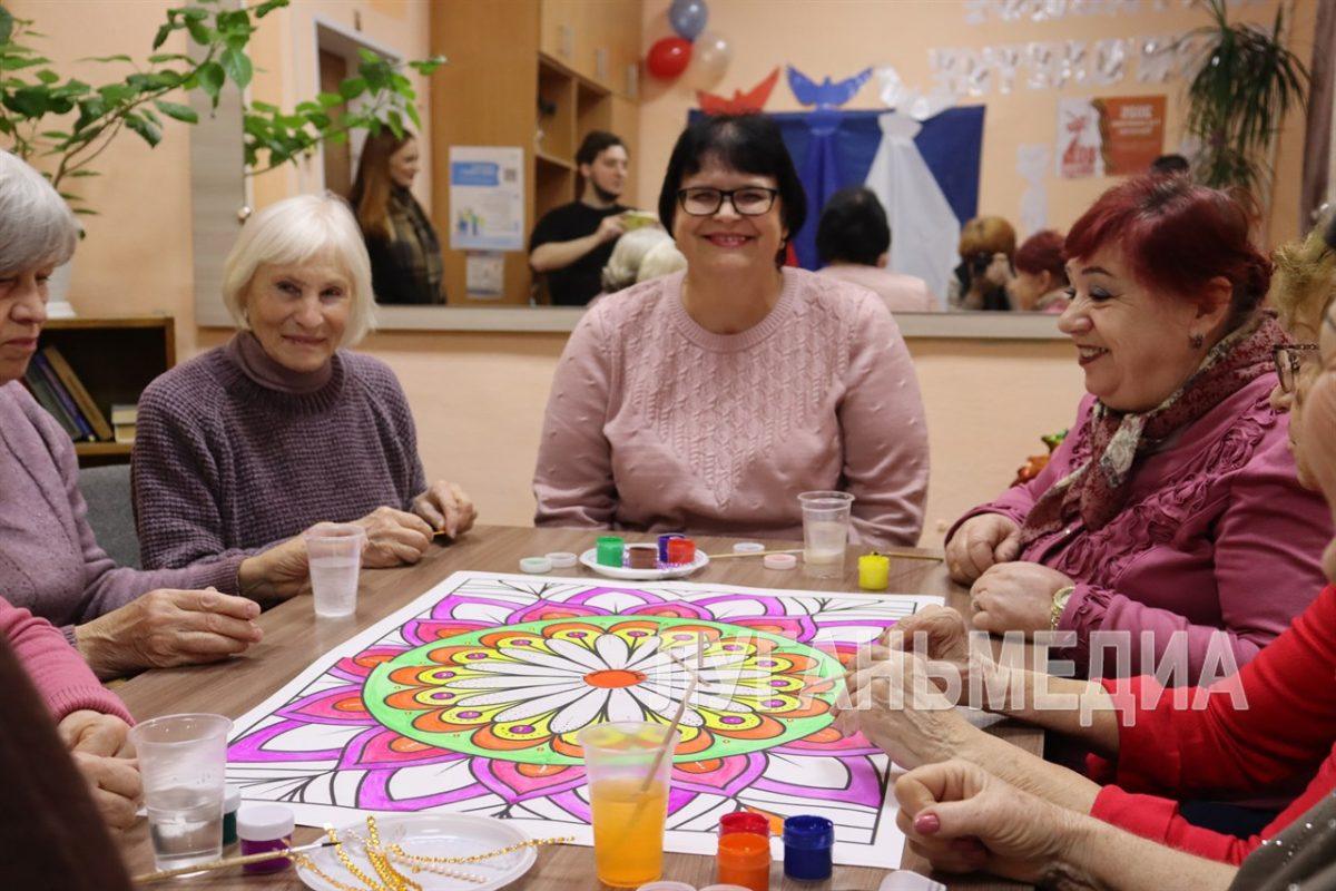 В Свердловске реализуется проект «Активное долголетие»