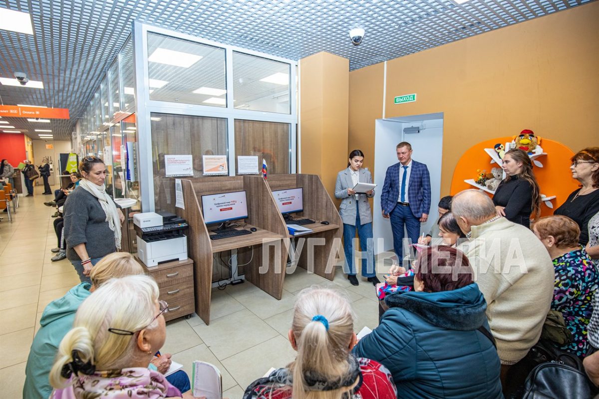 Руководитель Минцифры ЛНР провел занятие по цифровой грамотности