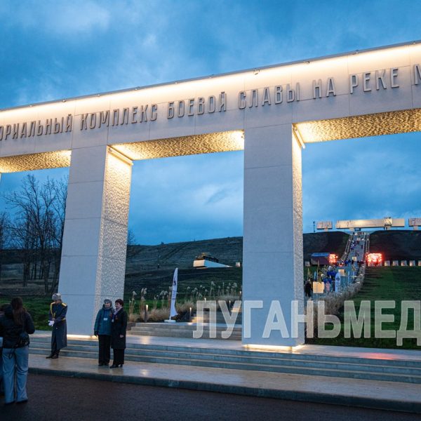 В Краснолучском округе состоялось открытие восстановленного Мемориального комплекса боевой славы на реке Миус