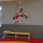 Спортивный клуб в Марковке украсили рисунки преподавателя местной школы искусств