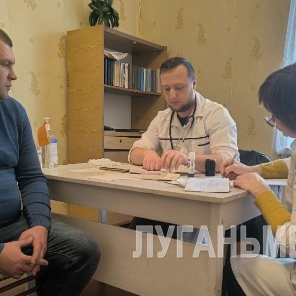 В пгт Червоногвардейское прошел мобильный выездной прием врачей Кировской ЦГМБ