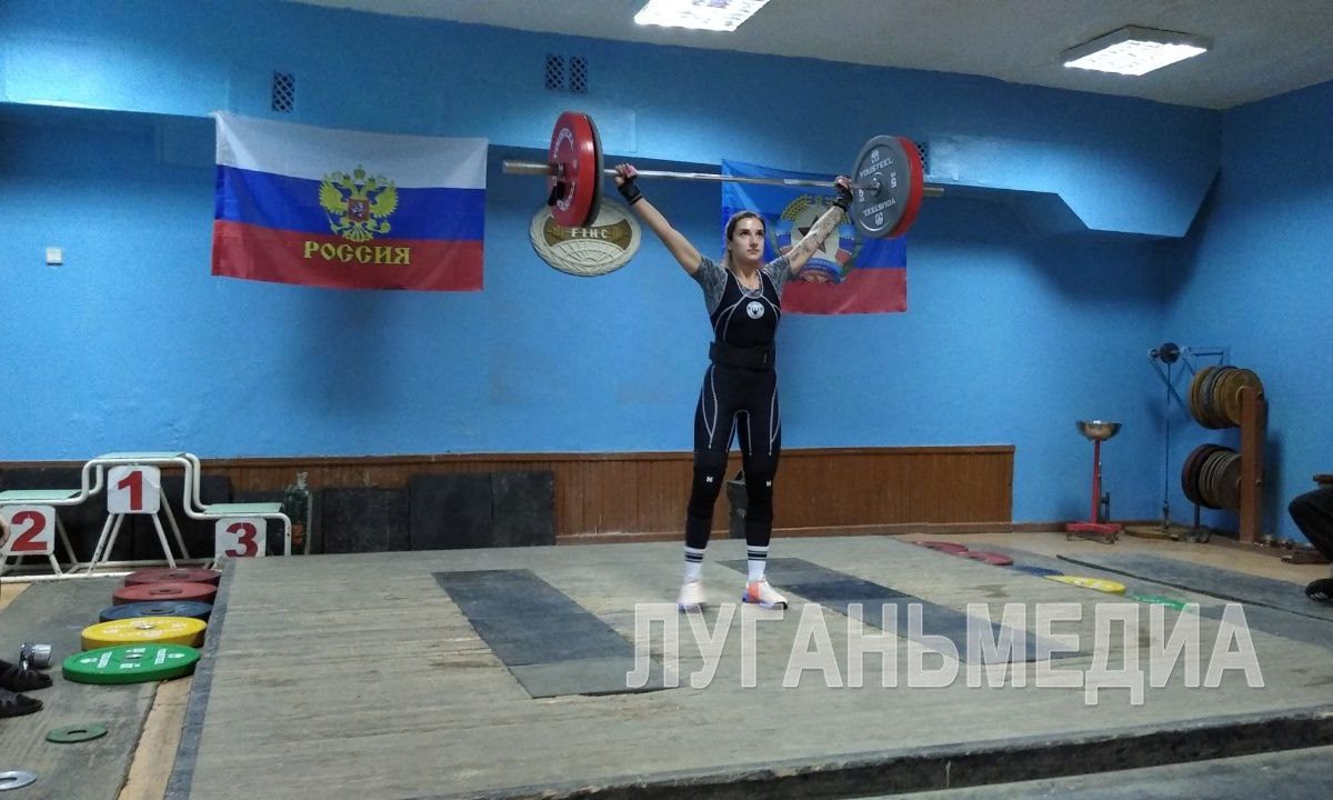 В Луганске стартовал чемпионат города по тяжелой атлетике