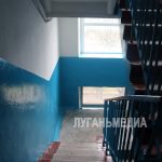 Фонд управления МКД ЛНР с августа ремонтирует подъезды в Свердловском округе