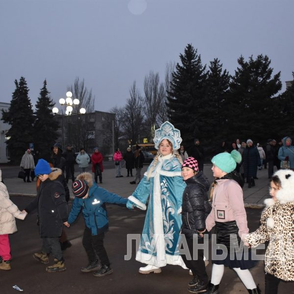 В Первомайске состоялось торжественное открытие главной новогодней елки муниципалитета