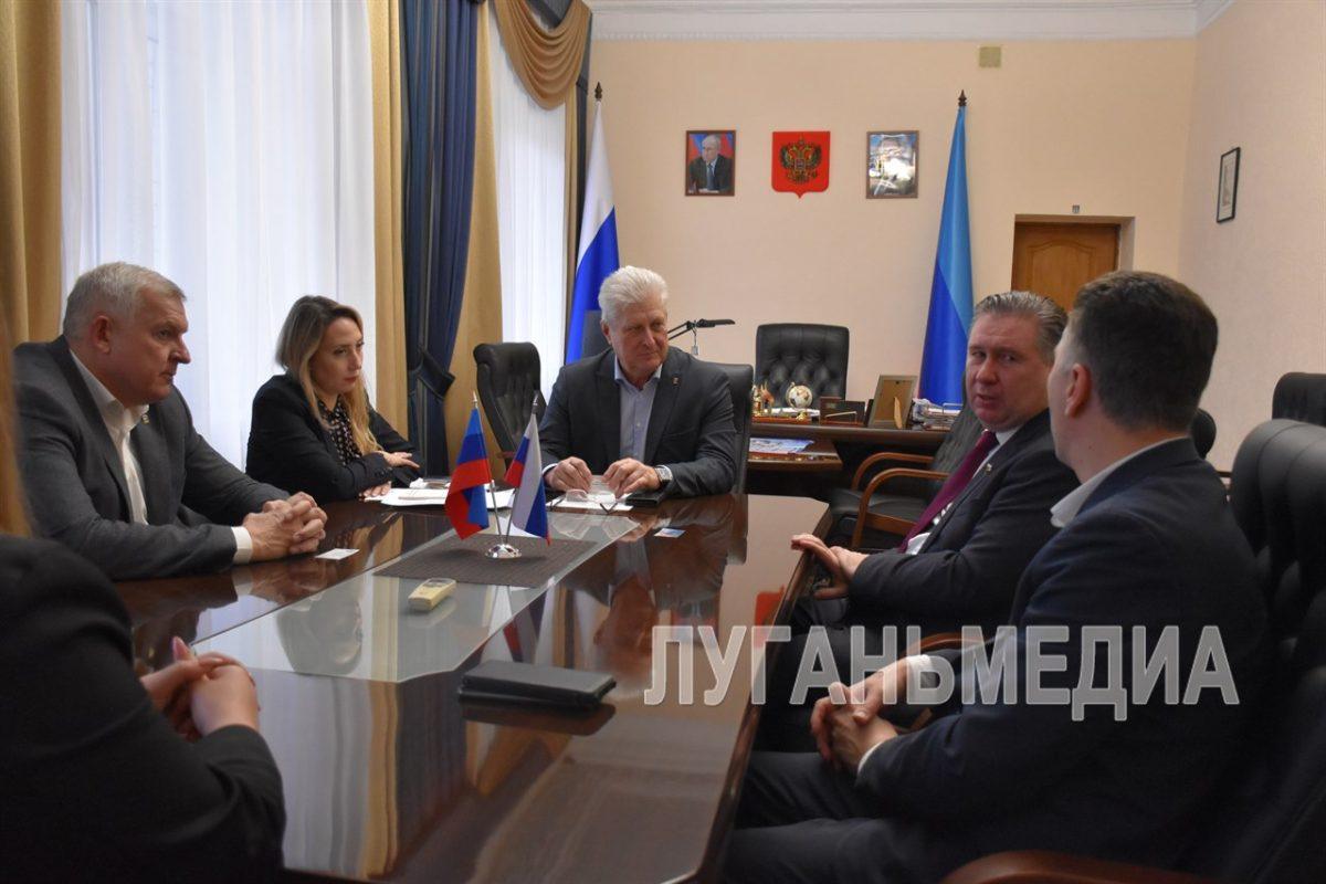 В Краснодоне встретили делегацию из ВГЛТУ