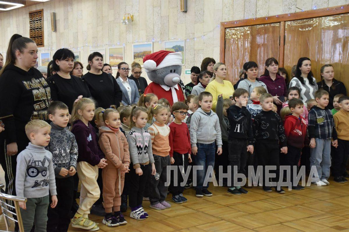 В Ровеньках состоялось открытие детского спортивно-игрового комплекса