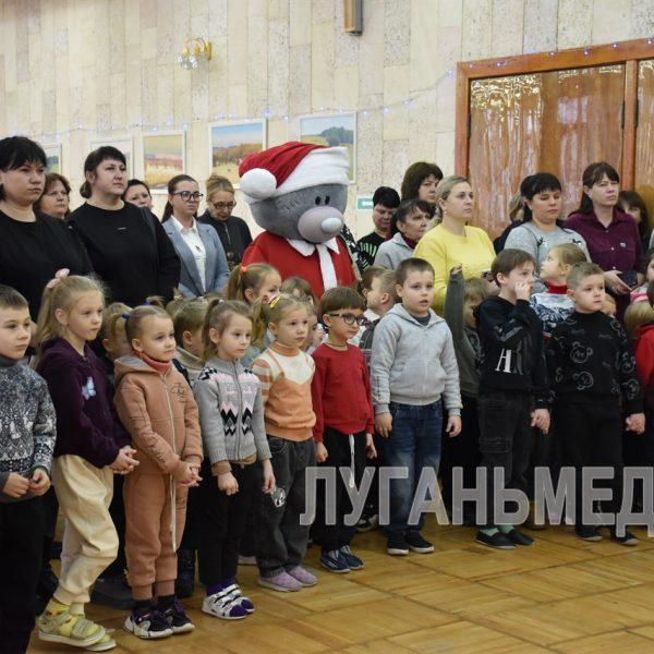 В Ровеньках состоялось открытие детского спортивно-игрового комплекса